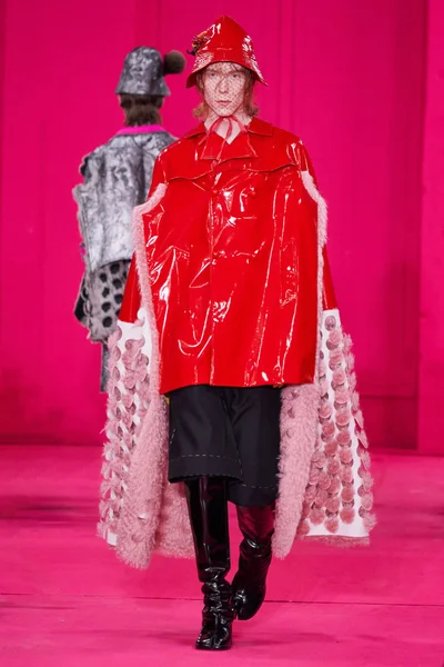 Look 18